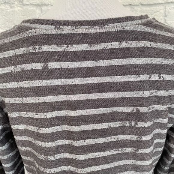 Silverwear Longsleeve angle cut top striped w/distressed pattern sz M - Picture 5 of 13